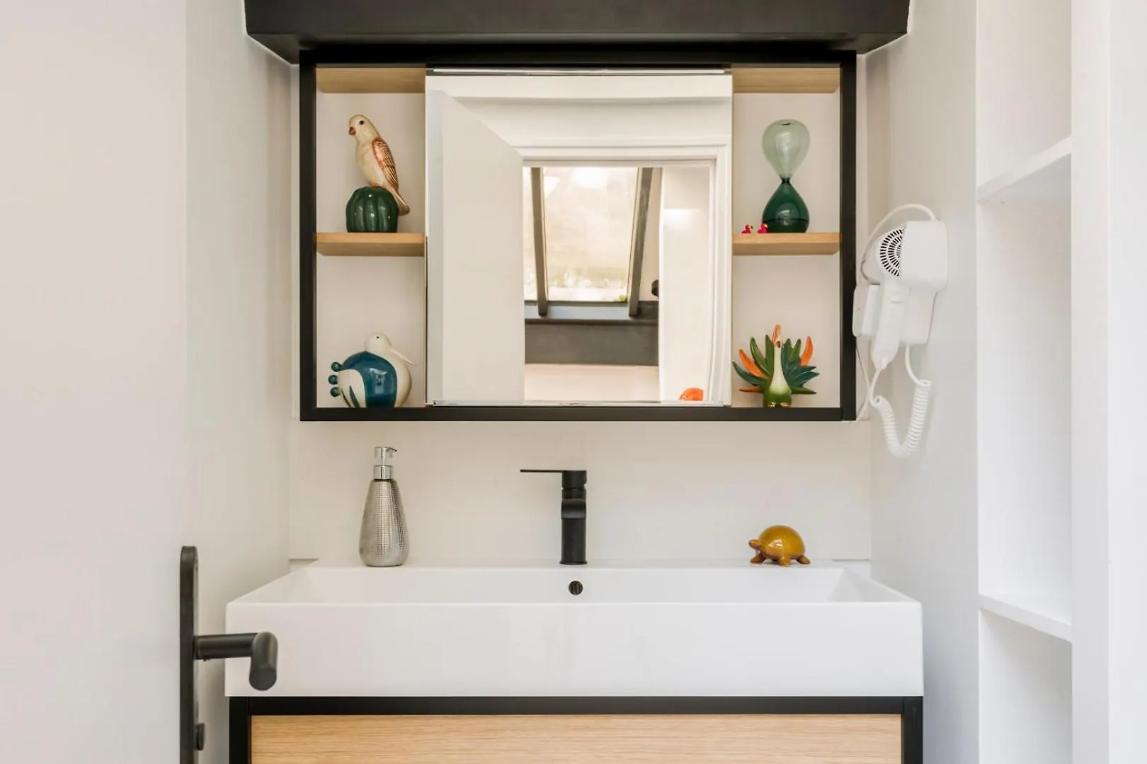 Relais Cocorico Artist Studio Glass Roof With Ac Paris France