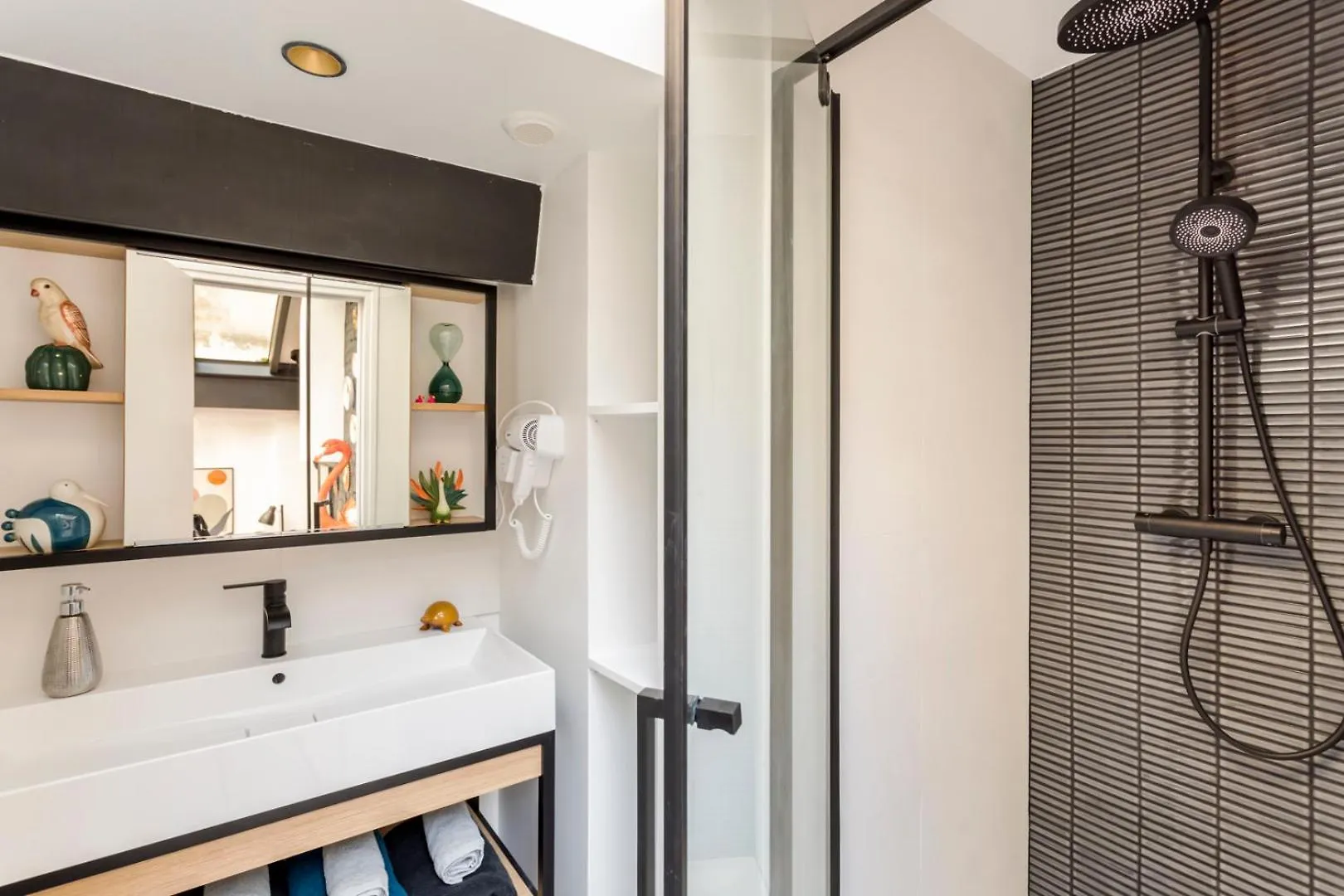 Relais Cocorico Artist Studio Glass Roof With Ac Paris 0*,  France